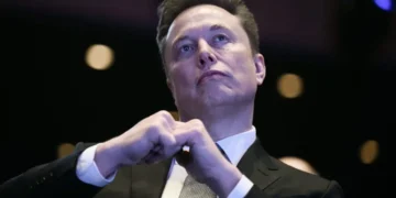 Homem mais rico do planeta ganhou R$ 2,6 trilhões em apenas 1 ano