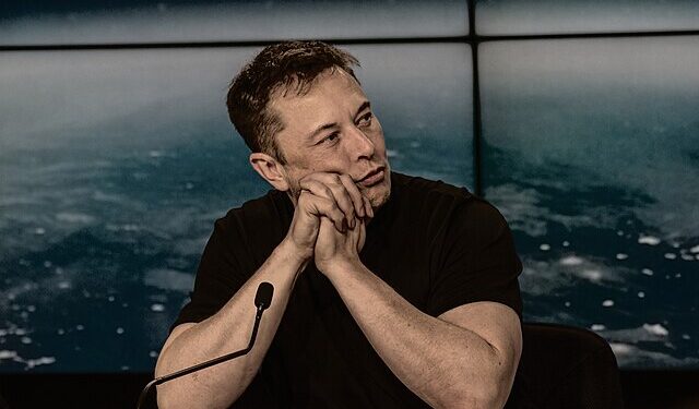 O homem mais rico da história acumulou tanto dinheiro que os US$ 800 bilhões de Elon Musk parecem troco