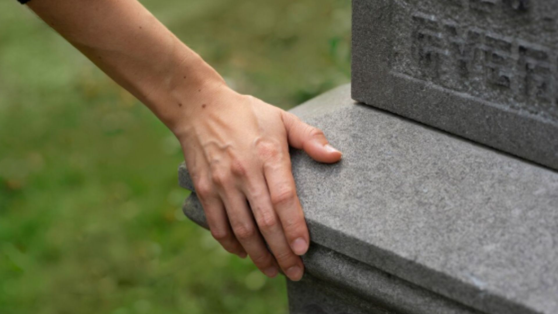 O que parecia uma simples pedra de jardim escondia um segredo de quase 2 mil anos