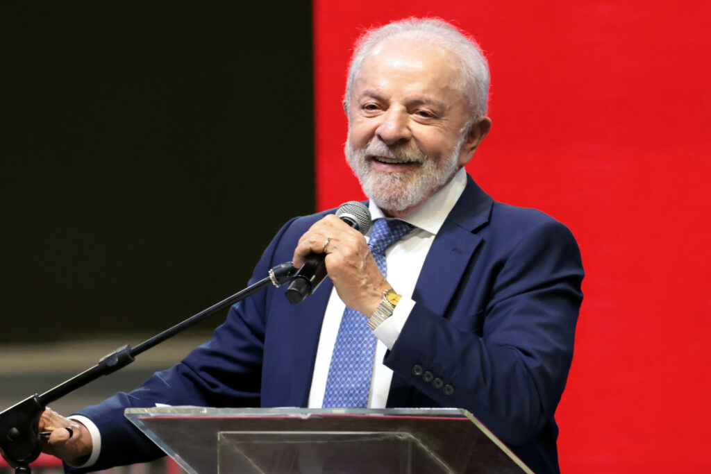 "Eu nunca pedi para ninguém concordar com o regime do Irã", diz Lula