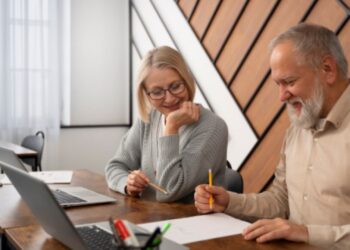 Pessoas da melhor idade se planejando