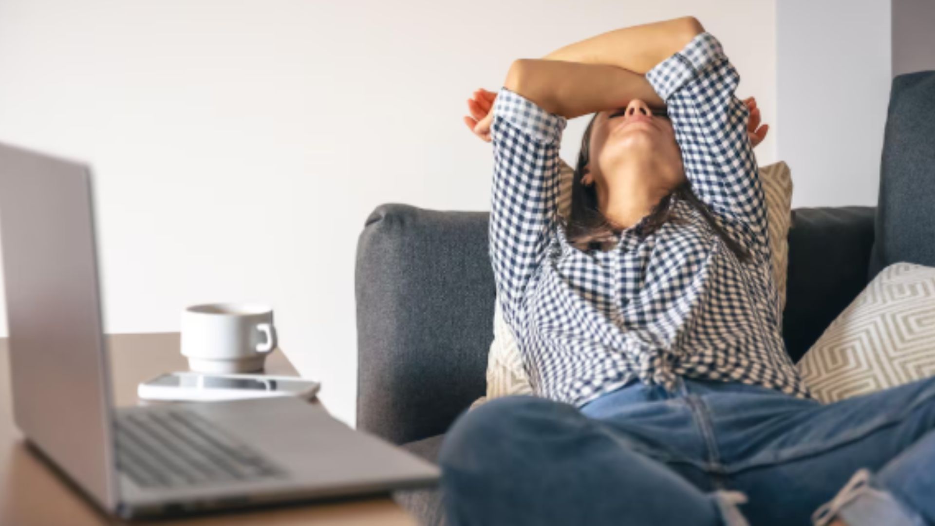 Você não é preguiçoso: A ciência descobriu por que você deixa tudo pra depois