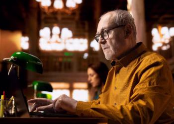 Qual país exige que você trabalhe mais tempo antes de se aposentar?