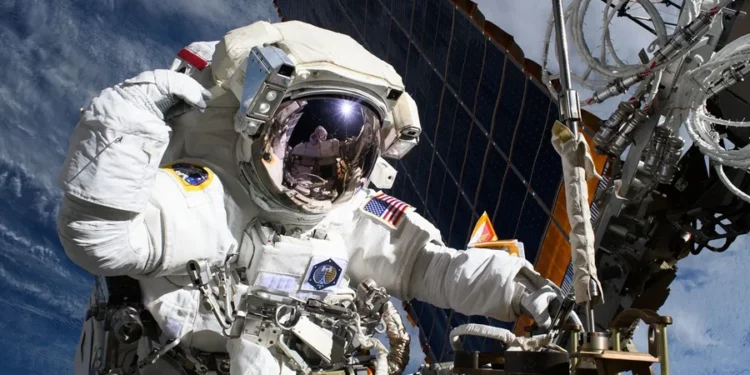 Astronautas podem usar seu próprio cocô para fazer comida em viagem fora da Terra