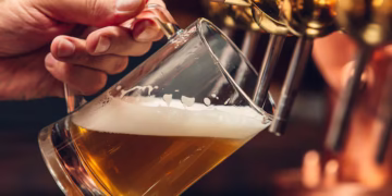 Passeio pouco conhecido no Brasil oferece chopp direto do tanque sem pagar nada