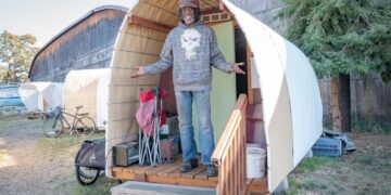 Governo está construindo cabanas para moradores de rua em toda a cidade, deste país