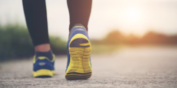Veja quantos minutos você precisa caminhar por dia para perder peso durante a menopausa