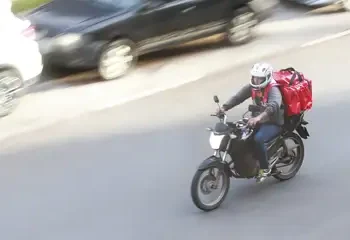 Em abril, nova regra vai começar a valer para quem trabalha como motoboy no Brasil