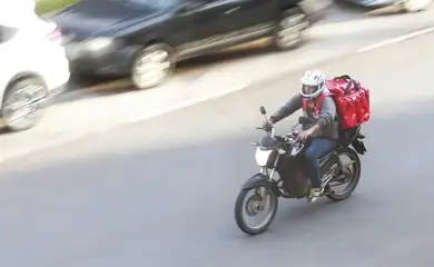 Em abril, nova regra vai começar a valer para quem trabalha como motoboy no Brasil