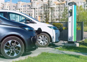 Novas regras para recarga de carros elétricos em prédios exigem atenção dos brasileiros
