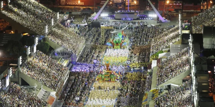 Brasileiros terão que pagar taxa de R$ 499 para aproveitar o Carnaval de 2027