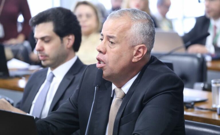 Deputados aprovam pedido de informações de ministro sobre morte de "Sicário"