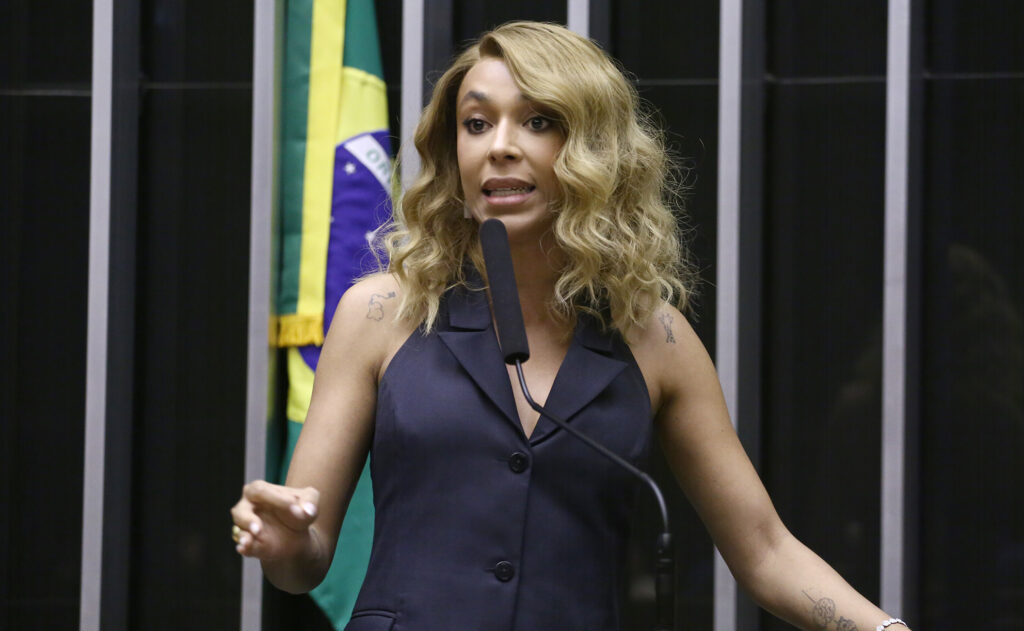 84% são contra Erika Hilton na Comissão da Mulher, indica Realtime