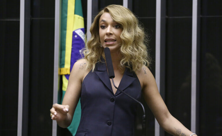 84% são contra Erika Hilton na Comissão da Mulher, indica Realtime