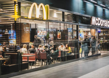 - McDonald’s iniciou nova fase e agora robôs entregam a comida neste país