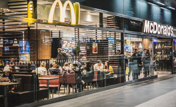 - McDonald’s iniciou nova fase e agora robôs entregam a comida neste país