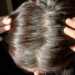 É só idade? Veja o que realmente faz o cabelo ficar branco, segundo a ciência