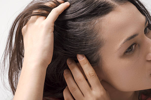 Por que o cabelo perde a cor tão cedo em algumas pessoas? A ciência tem uma explicação