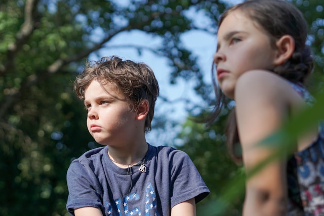 10 erros que os pais cometem ao lidar com a rivalidade entre irmãos, segundo especialistas