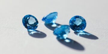 O topázio azul é apenas uma das muitas variedades do mineral.