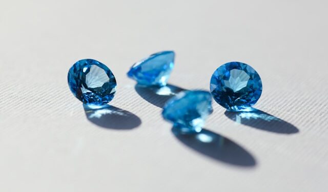 O topázio azul é apenas uma das muitas variedades do mineral.