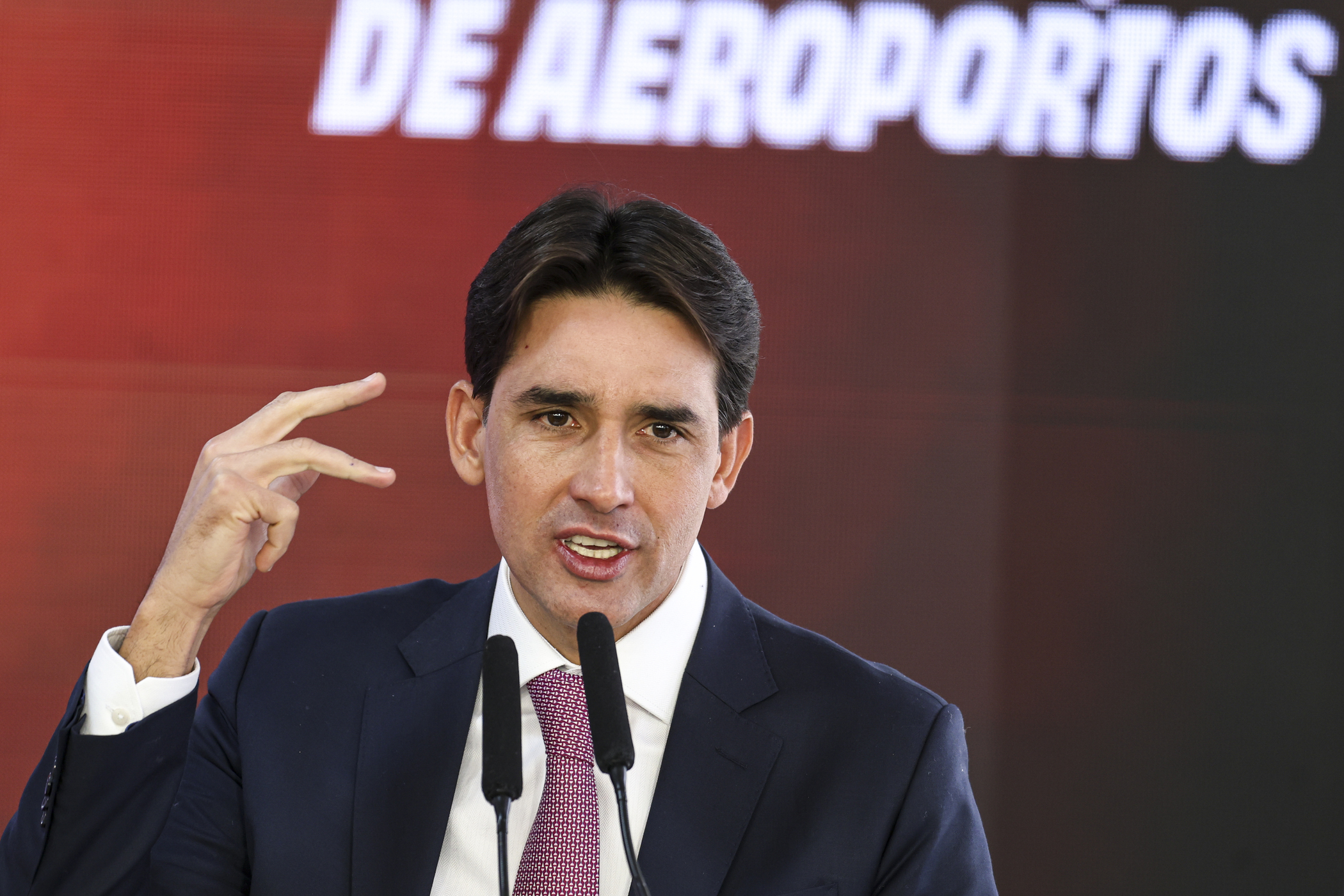 Ministro de Lula nega concorrer como vice de Campos em PE