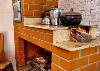 Brasileiros podem pagar multa de até R$ 10 mil por cozinhar desse jeito em casa