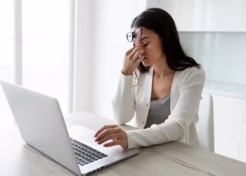 Sentir cansaço o tempo todo pode indicar que o corpo está lutando contra o câncer, dizem especialistas