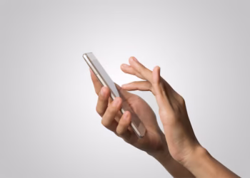 Ser viciado em celular revela algo sobre você? Veja o que diz a psicologia