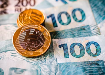 Trabalhadores com carteira assinada receberão pelo menos R$ 1.621 nesta sexta (06/03)