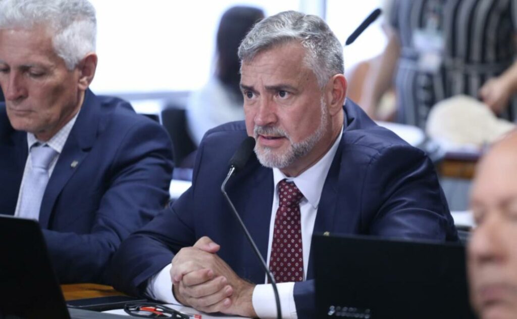 Pimenta fica em Brasília para acessar dados de Vorcaro em sala-cofre