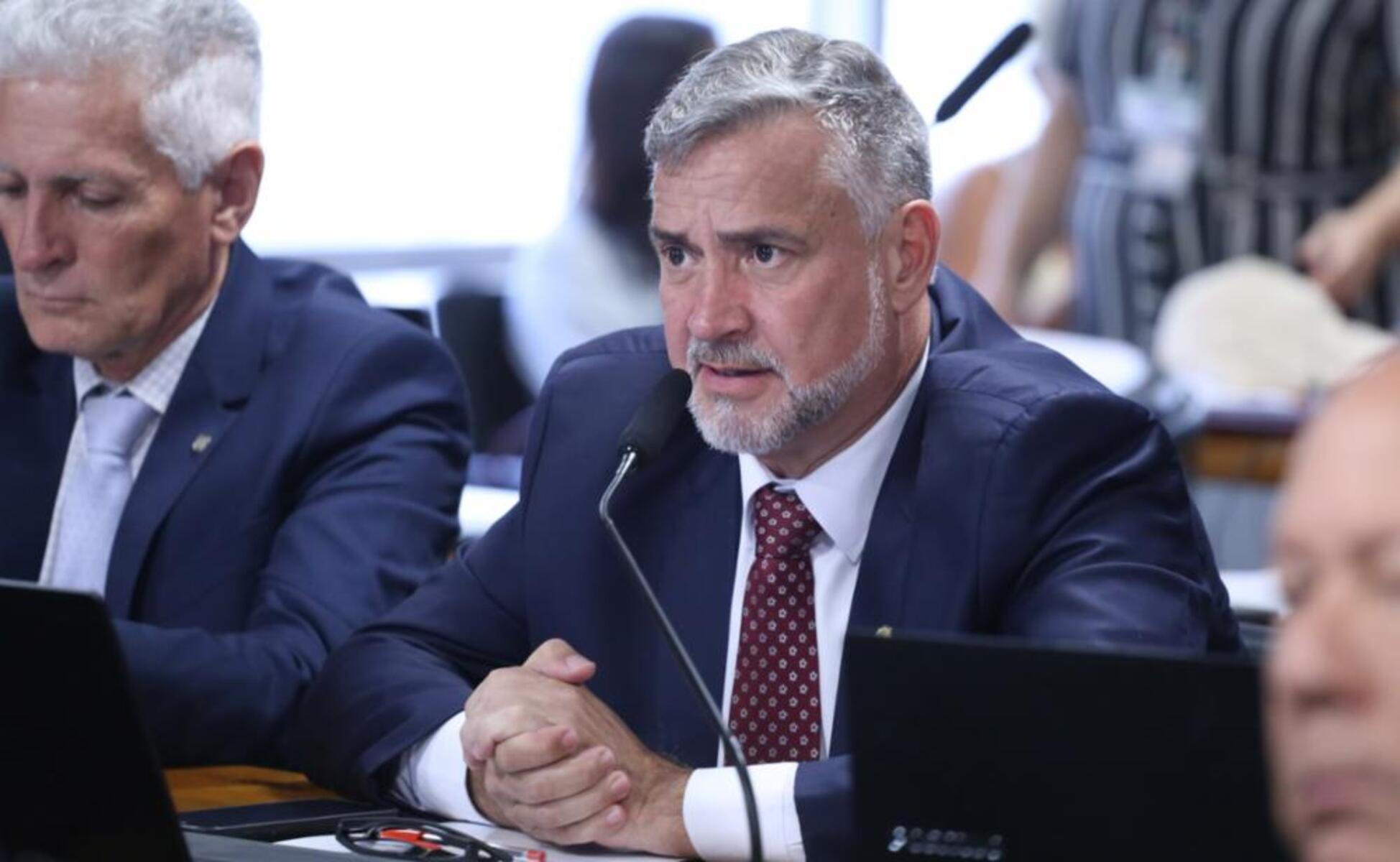 Pimenta fica em Brasília para acessar dados de Vorcaro em sala-cofre