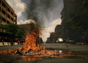 A onda começou como uma demonstração de força dos criminosos.