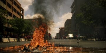 A onda começou como uma demonstração de força dos criminosos.