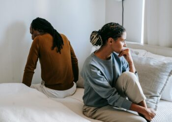 Psicólogo revela 4 falas comuns de quem já desistiu da relação (mesmo sem terminar)