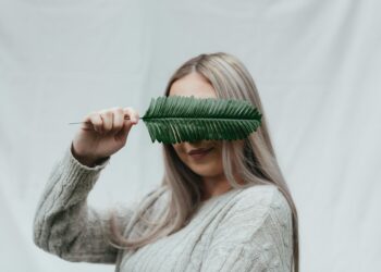 Nem tudo está perdido: o que a ciência descobriu sobre reverter cabelos brancos