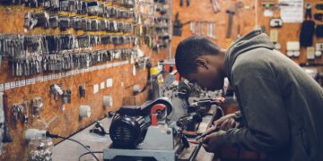 Nova lei reduz horas de trabalho e muda rotina de milhões de trabalhadores deste país