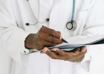 Sinais de câncer que quase ninguém leva a sério e que podem aparecer em qualquer idade