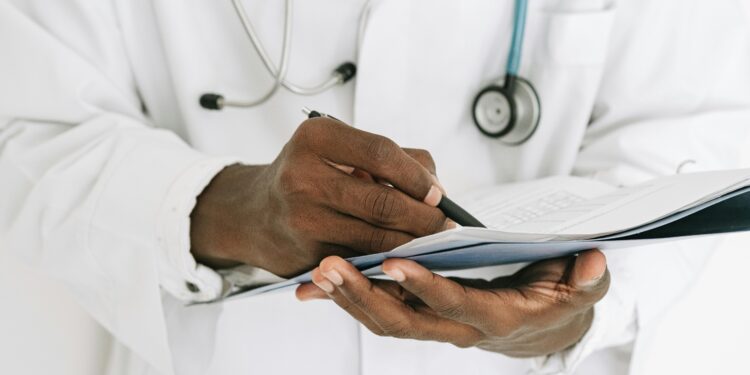 Sinais de câncer que quase ninguém leva a sério e que podem aparecer em qualquer idade