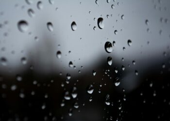 Moradores de todo este país foram alertados sobre fenômeno perigoso conhecido como chuva ácida