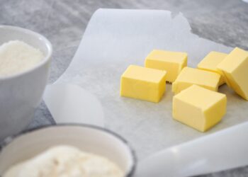 Trend da manteiga: o que acontece se bebês comerem o alimento puro