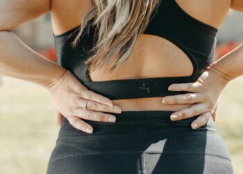 Nem sempre é postura: dor nas costas pode indicar reação do corpo contra um câncer