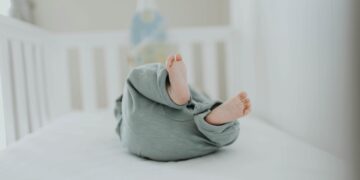 Bebê “gigante” nasce e bate recorde do hospital como o maior de todos os tempos