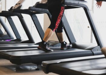 Esqueça os 30 minutos na esteira: o corpo começa a queimar gordura muito antes disso