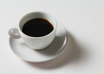 O que acontece no corpo quando você toma café e corre para o banheiro