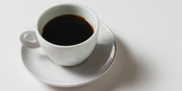 O que acontece no corpo quando você toma café e corre para o banheiro