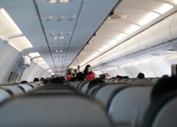 Quem se comportar mal em avião pode pagar até R$ 17,5 mil de multa
