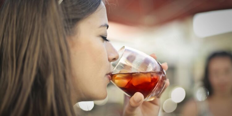 Cientistas descobrem que esta bebida popular faz parte de mais de 330.000 mortes por ano