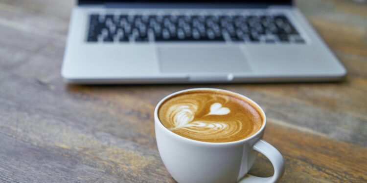 Cientistas descobrem a melhor hora para tomar café e viver mais