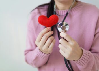 12 erros cotidianos que prejudicam silenciosamente a saúde do seu coração